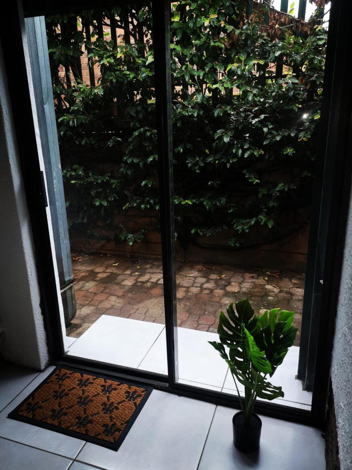 Be Our Guest Near Or Tambo International Airport Apartment Boksburg Bagian luar foto